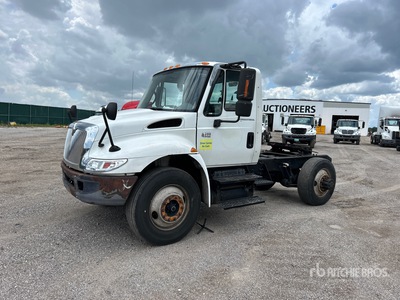2003 International 4300 4x2 Cabeza Tractora Cabina Corta