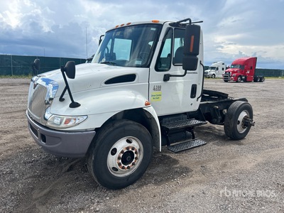 2003 International 4300 4x2 S/A Day Cab Truck Tractor