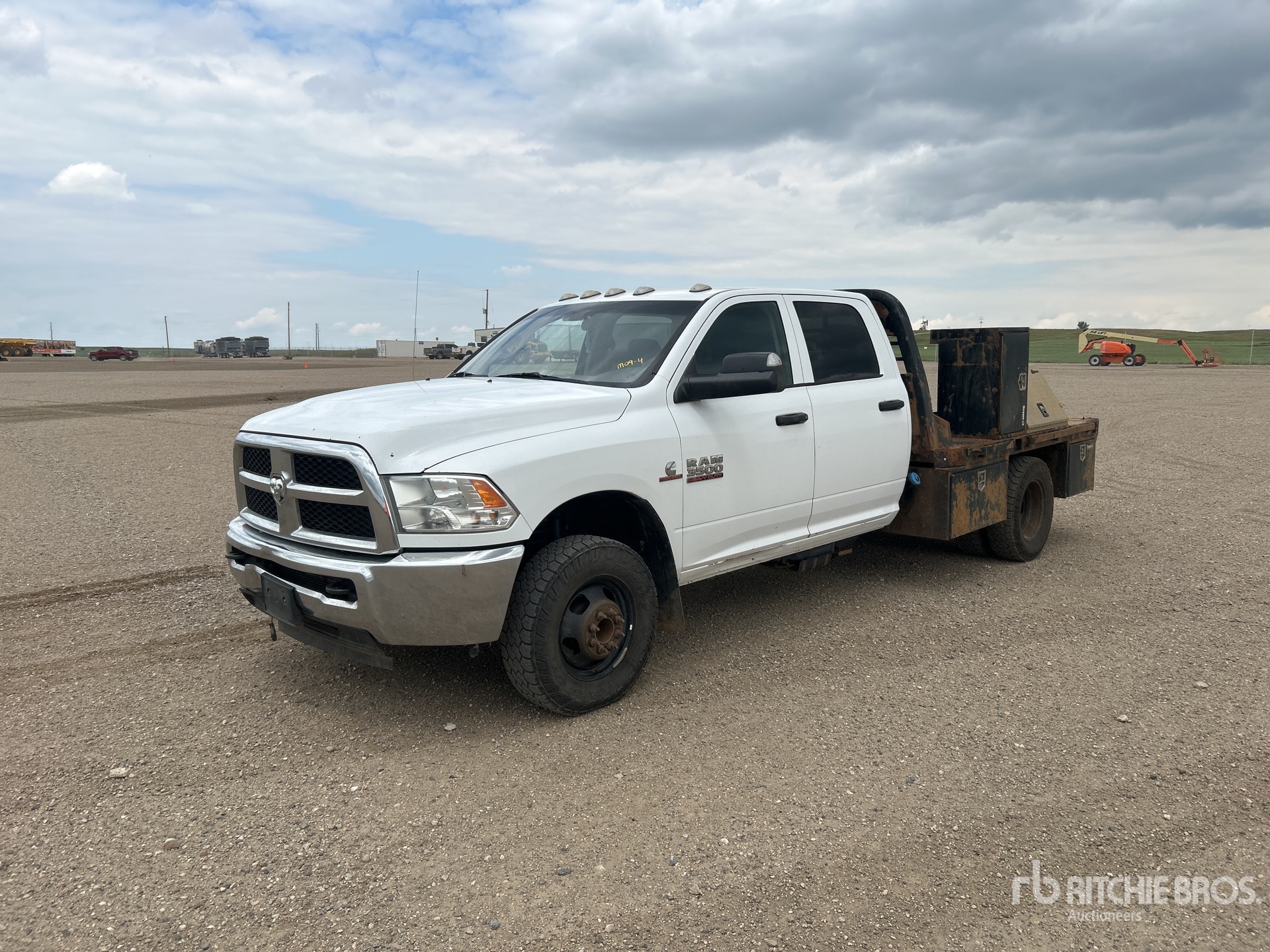 2018 Ram 3500 4x4 Crew Cab Flatbed Truck