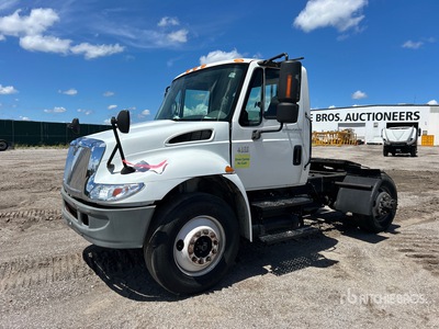2004 International 4300 4x2 S/A Day Cab Truck Tractor