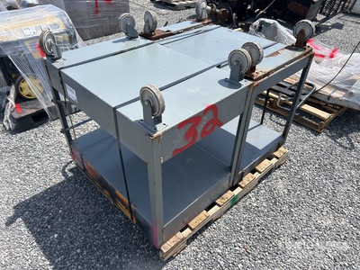Quantity of (2) Uline utility carts Varios, herramientas manuales