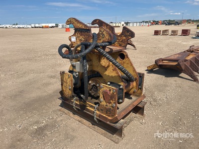 Cat 33 in Q/C Plate Compactor