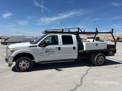 2014 Ford F-350 XLT 4x4 Crew Cab Camion à Plateau