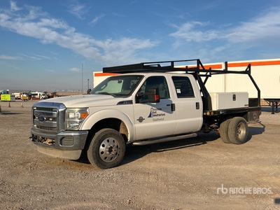 2014 Ford F-350 XLT 4x4 Crew Cab Flatbed Truck