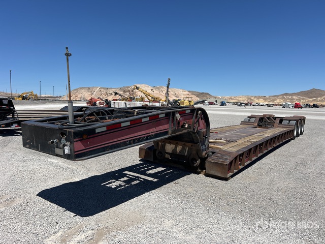 2001 XL Specialized XL110HDC 55 ton Tri/A Removable Gooseneck Lowboy Trailer