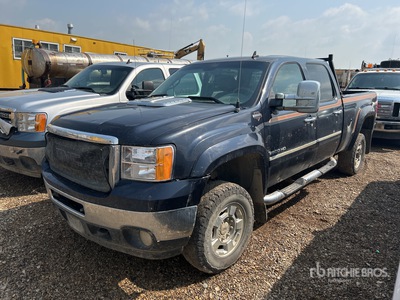 2013 GMC Sierra 2500HD Ultimate GFX 4x4 Crew Cab Pickup (Inoperable)