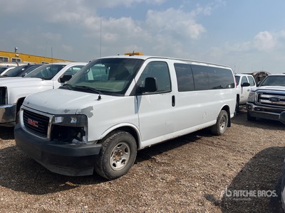 2012 GMC Savana 3500 Savana 8 passenger فان نقل ركاب