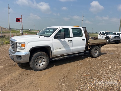 2015 GMC Sierra 2500HD 4x4 Crew Cab flat deck Pickup