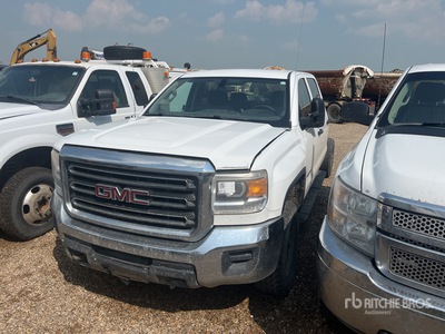 2016 GMC Sierra 2500HD 4x4 Crew Cab を見 Cab and Chassis