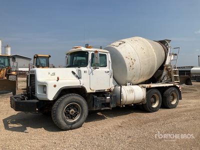 1993 Mack DM690S 6x4 Mixer Truck