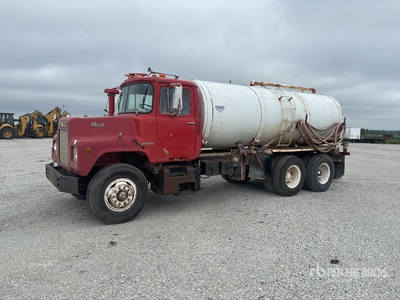 1973 Mack DM600 6x4 Camion à eau