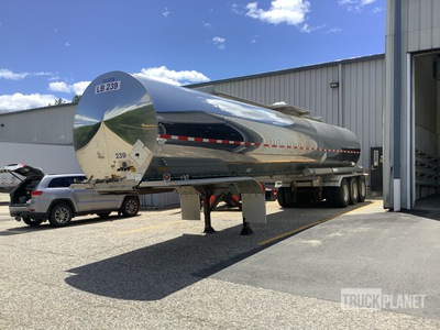2012 Tremcar 9470 8000 gal Tri/A Tank-Anhänger