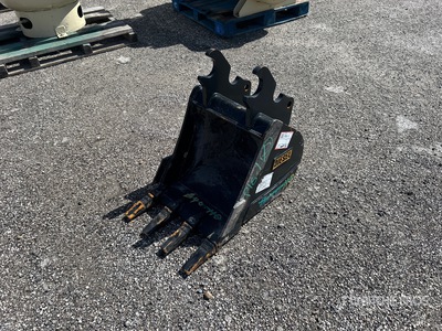 Diesel Equipment 18 in Digging Excavator Bucket - Fits Kubota KX040