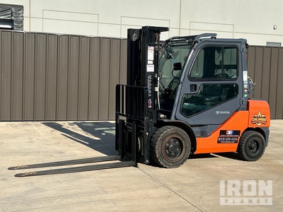 2019 Toyota 8FGU30 5620 lb Pneumatic Tire Forklift