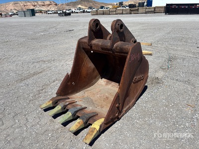 34 in Digging Excavator Bucket