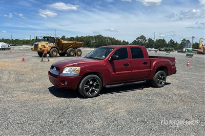 2006 Mitsubishi Raider 4x4 Extended Cab Pick Up