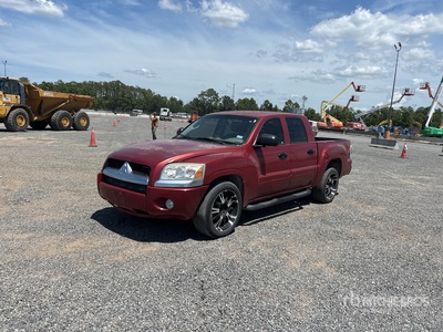 2006 Mitsubishi Raider 4x4 Extended Cab بيك اب