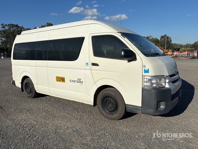 2014 Toyota Commuter 4x2 12-Seat Mini Bus