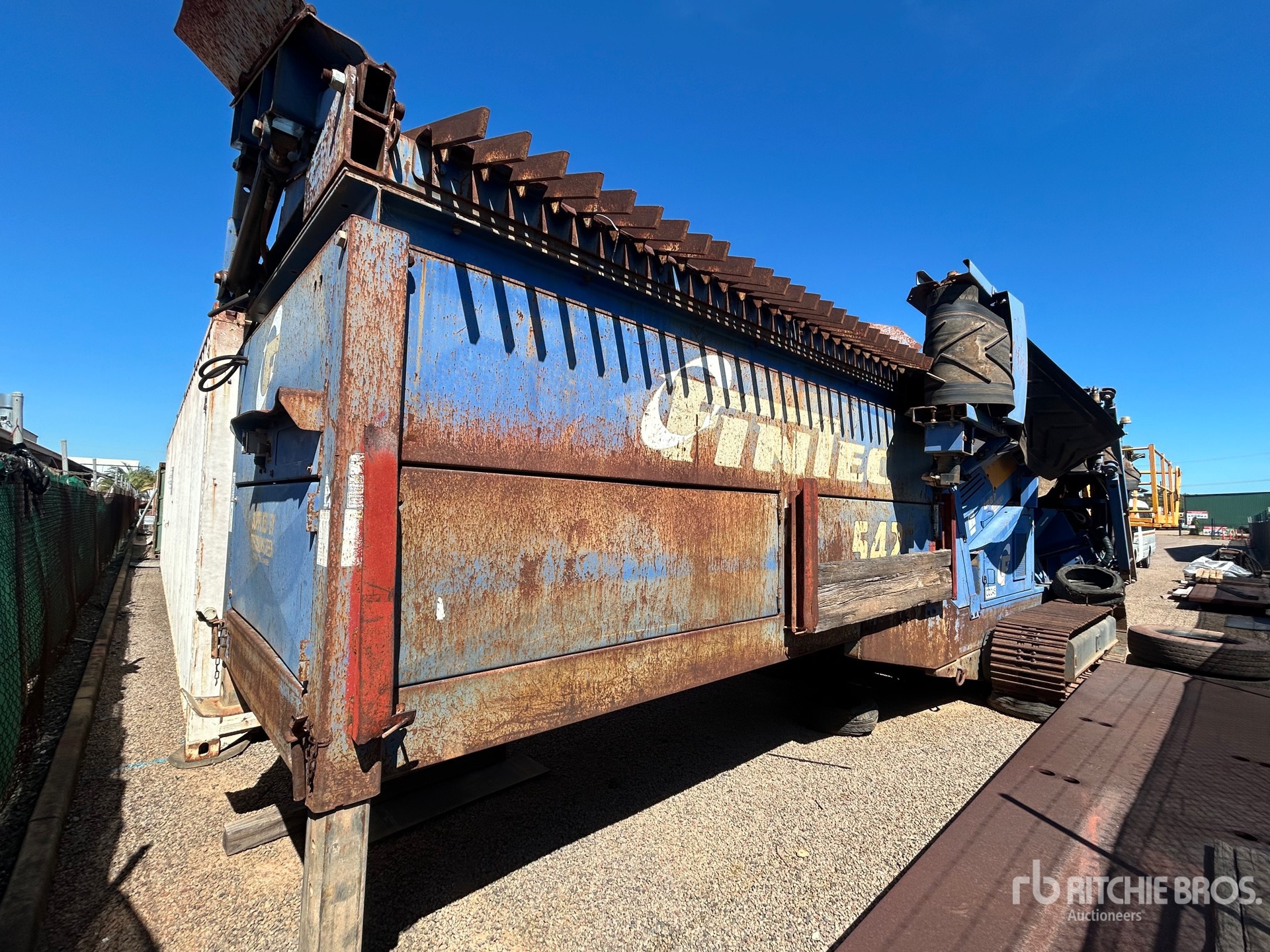 Fintec 542 Tracked Screen Plant