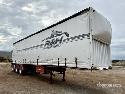 2005 Haulmark 12.5 m Tri/A Curtain Side Trailer