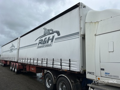 2005 Haulmark 8.5 m Tri/A Curtain Side Trailer
