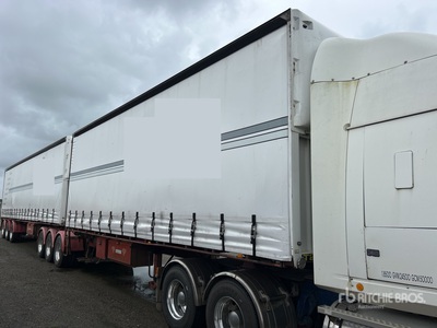 2005 Haulmark 8.5 m Tri/A Tautliner Trailer
