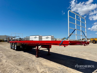 2004 Haulmark 13.7 m Tri/A Flatbed Trailer