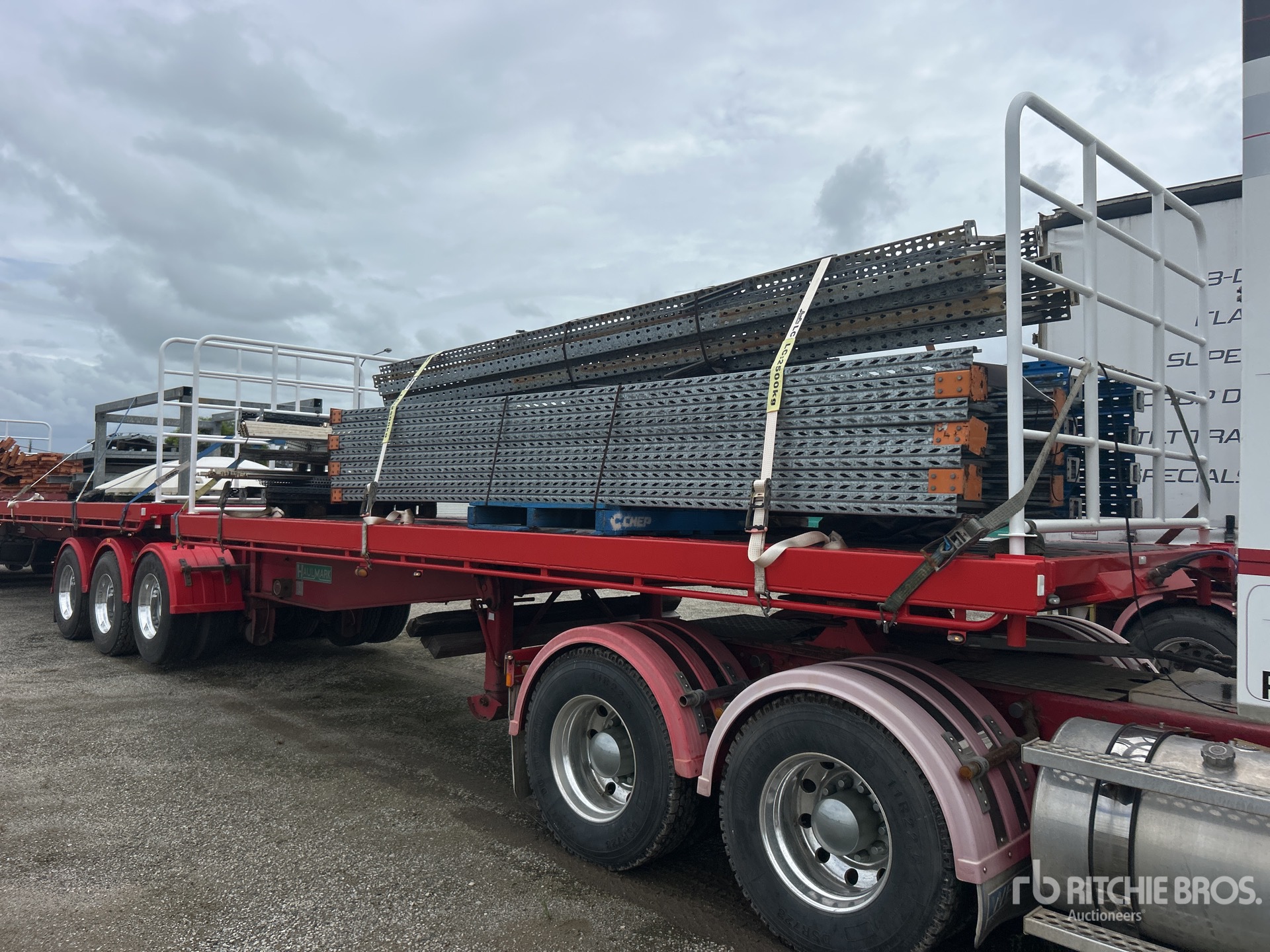 2004 Haulmark 7.2 m Tri/A Remorque à plateau