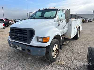 2000 Ford F-650 XL 4x2 Utility Truck (Inoperable)