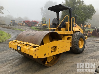 2004 Cat CS563E Smooth Drum Compactor