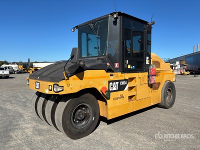 2013 Cat CW34 8 Wheel Pneumatic Roller