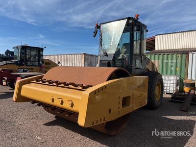 2012 Cat CS76XT Smooth Drum Compactor