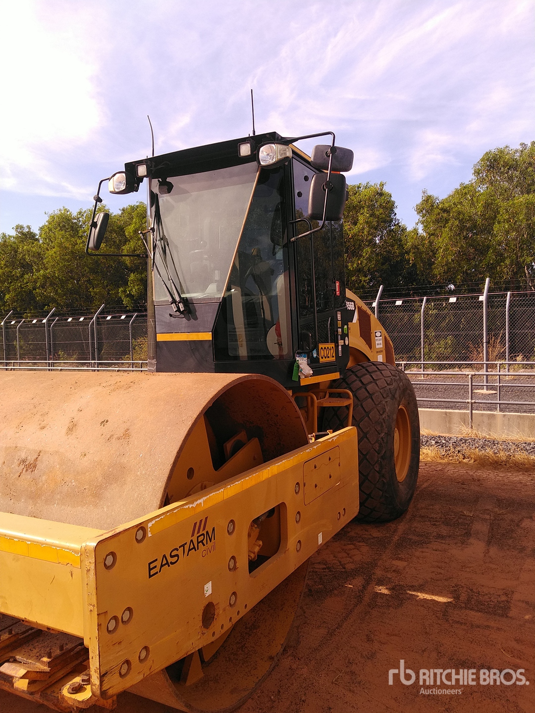 2015 Cat CS56B Smooth Drum Compactor