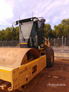 2015 Cat CS56B Smooth Drum Compactor