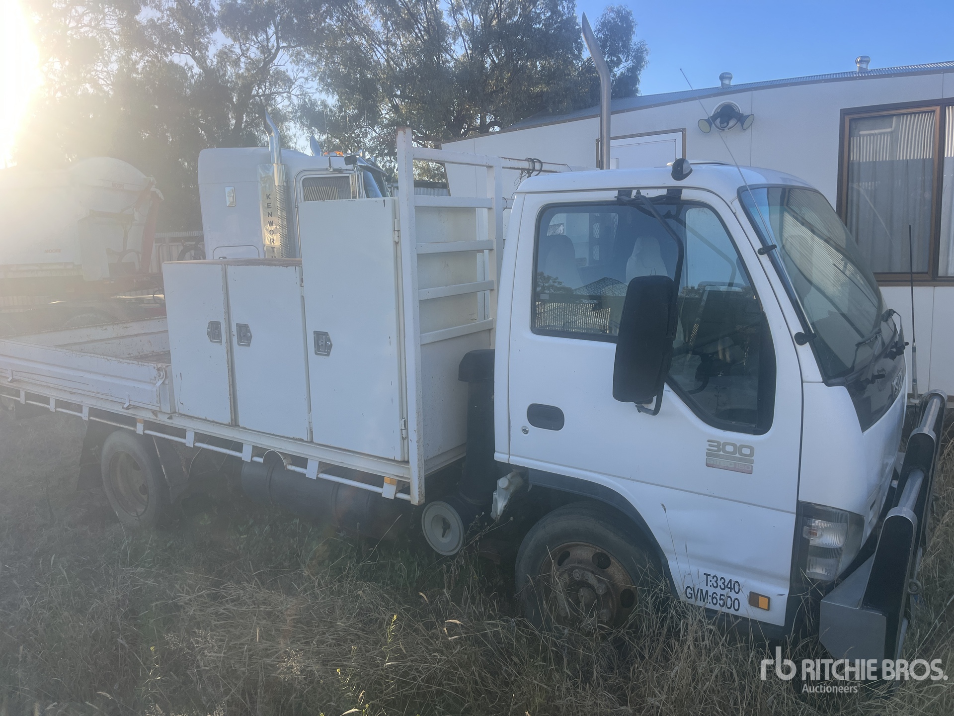 2007 Isuzu NPR300 4x2 Service Truck