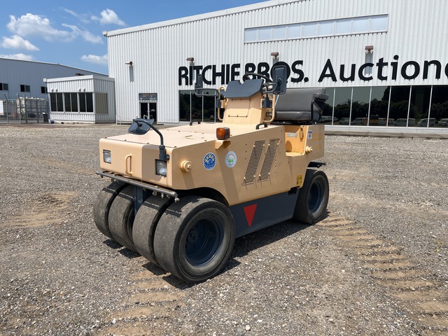 2007 年 Sakai TS160 7 Wheel Pneumatic Roller 2007 年 Sakai TS160 7 Wheel Pneumatic Roller