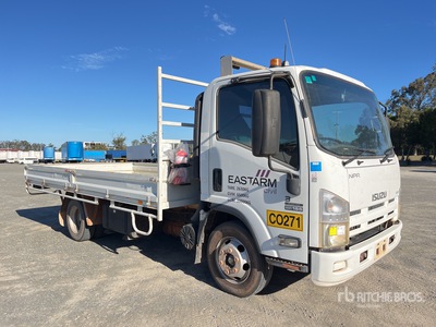 2015 Isuzu NPR300 4x2 Autocarro cassone fisso