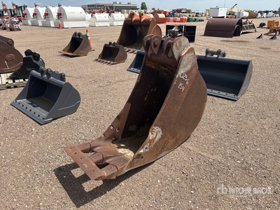 24 in Excavator Bucket - Fits Volvo 235
