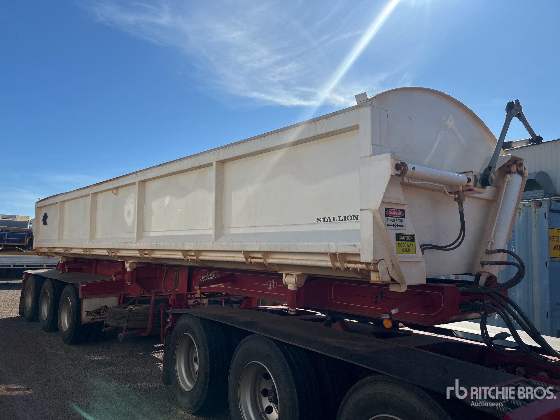 2023 Tristar 9 m Tri/A Side Dump Trailer