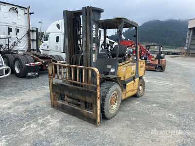 2006 Yale GP100MGNGBE093 10000 lb Pneumatic Tire Montacargas