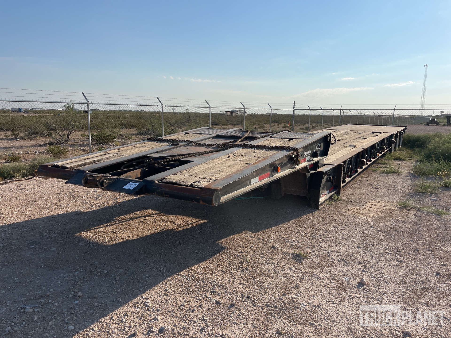 2008 Holden HMF 50 53 ft Tri/A Lowboy Remolque Petrolero