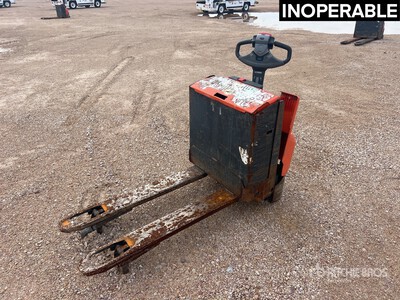 2016 BT LWE160 1600 kg Electric Pallet Jack (Inoperable)