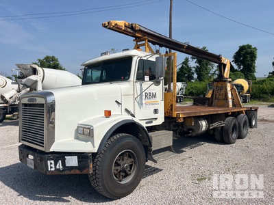 USTC Jiffy Lift 8000 lb Straight Boom on 2004 Freightliner FLD 112 8x4 Camion à flèche