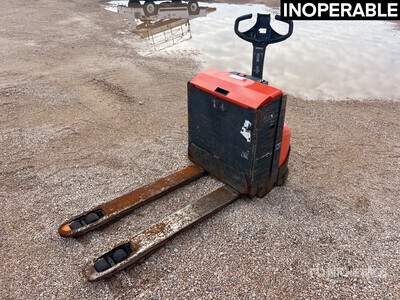 2017 Toyota LWE160 1600 kg Electric Pallet Jack (Inoperable)