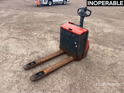 2017 Toyota LWE160 1600 kg Electric Pallet Jack (Inoperable)