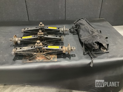 (12) Hand Scissor Jacks