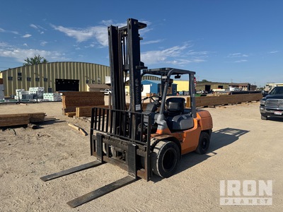 2003 Toyota 7FDKU40 9000 lb Cushion Tire Forklift