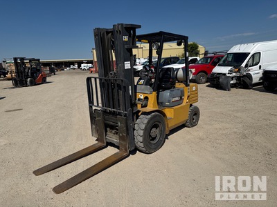 1998 Cat GP30-LP 6000 lb Cushion Tire Heftruck