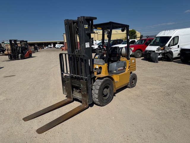 1998 Cat GP30-LP 6000 lb Cushion Tire Forklift