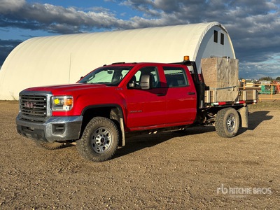 2017 GMC Sierra 3500HD 4x4 Crew Cab Ciężarówka z płaską platformą